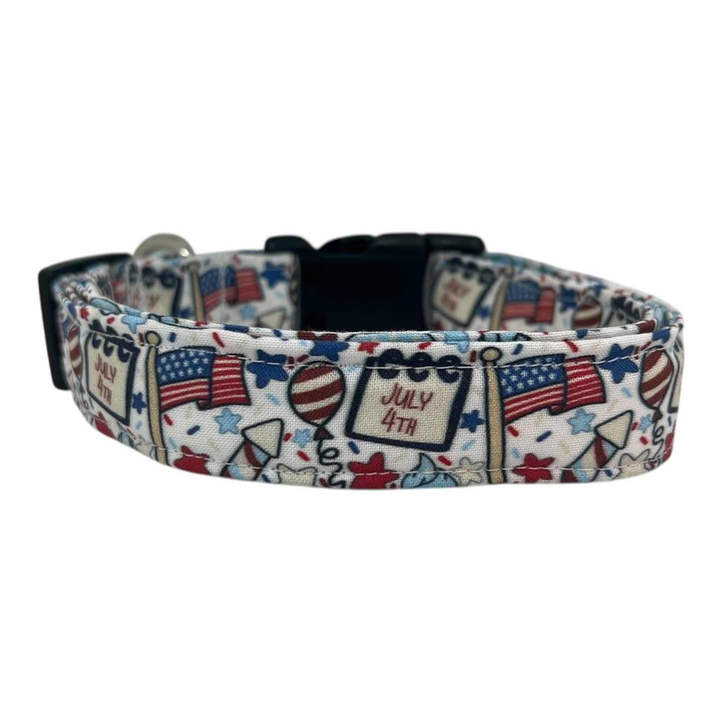 Light-colored 4th of July dog collar with festive icons including American flags, fireworks, balloons, stars, and “July 4th” signs.