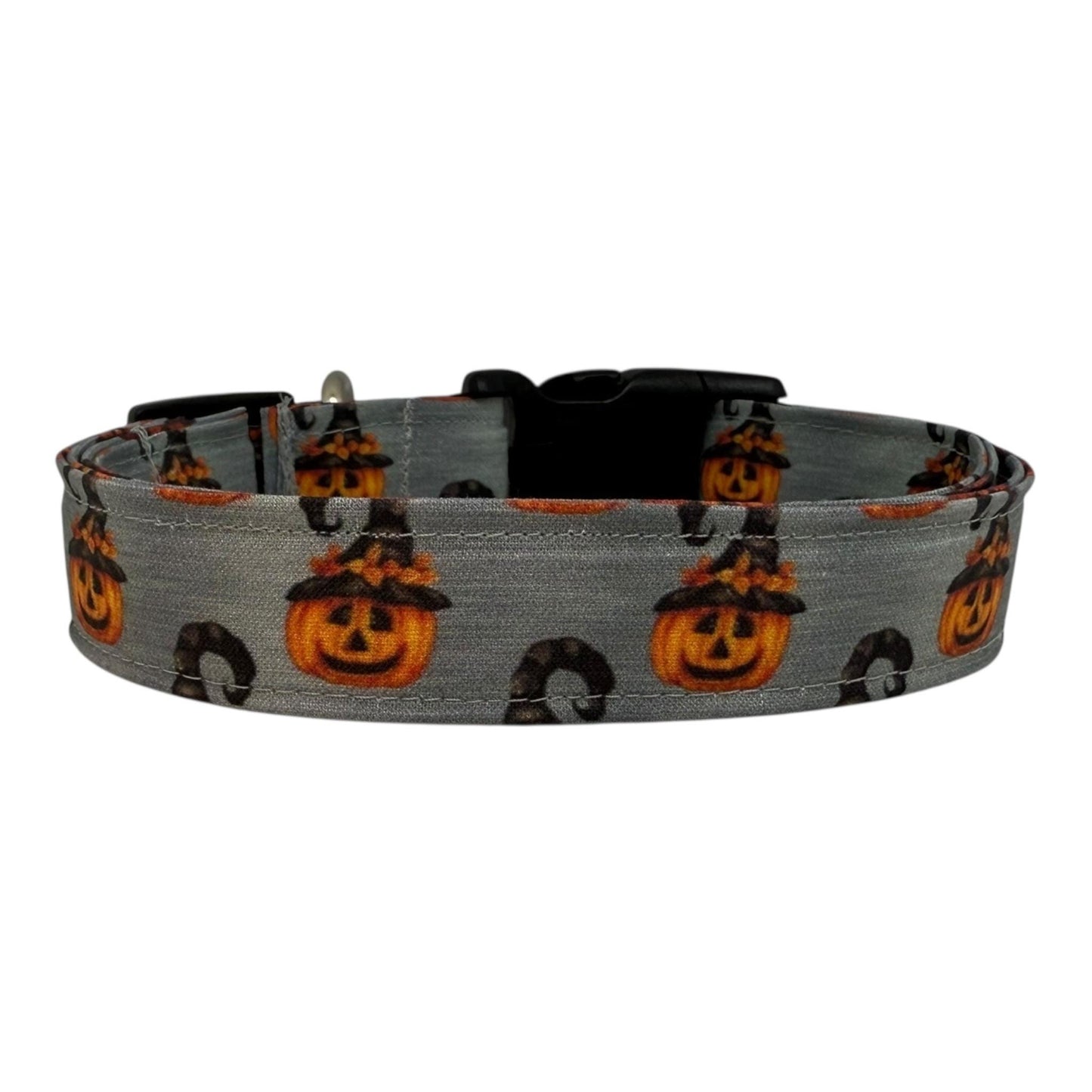 Gray Halloween dog collar with repeating jack‑o‑lanterns in witch hats.