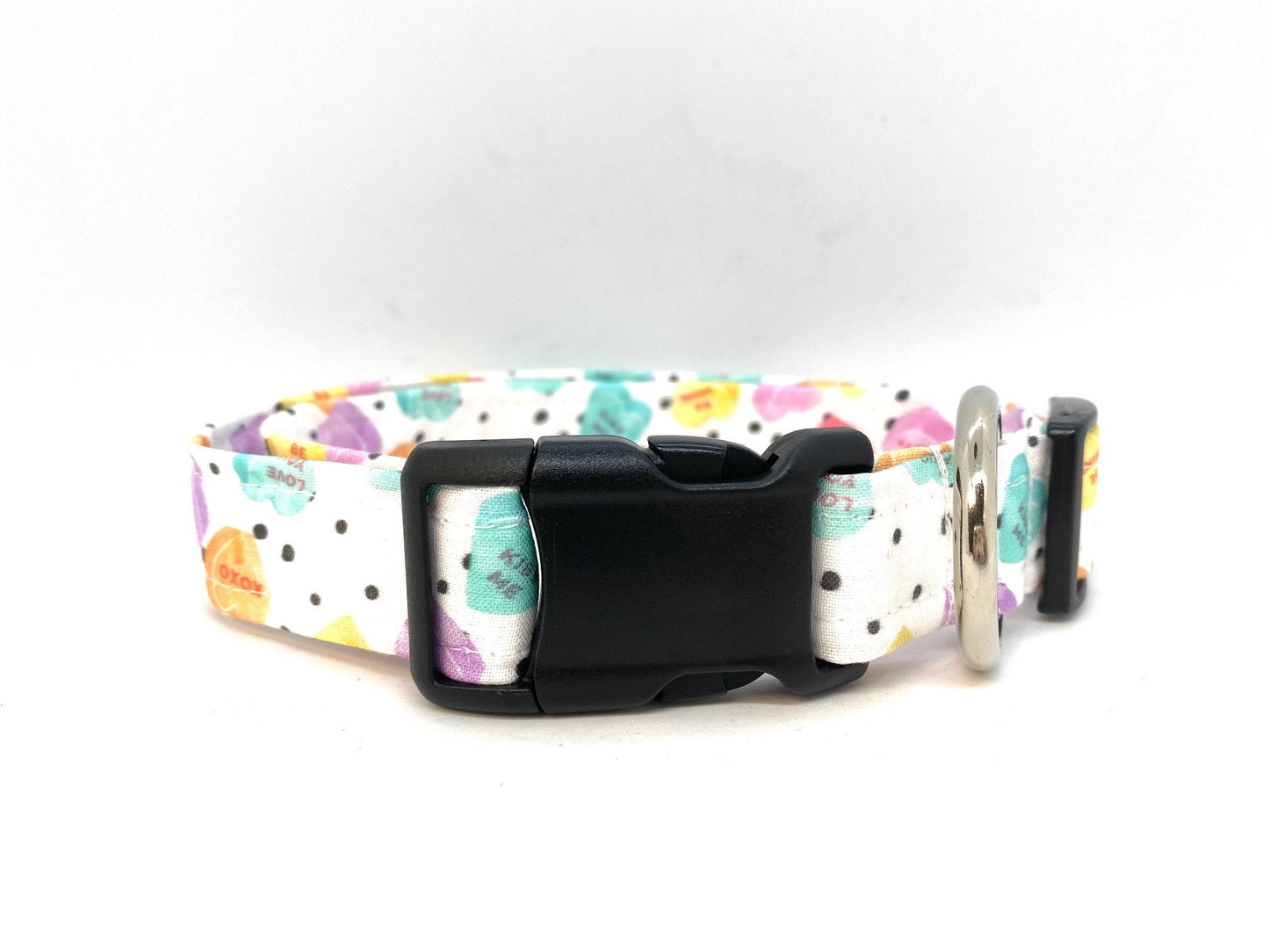 White Valentine’s Day dog collar with black polka dots, colorful conversation heart candy design