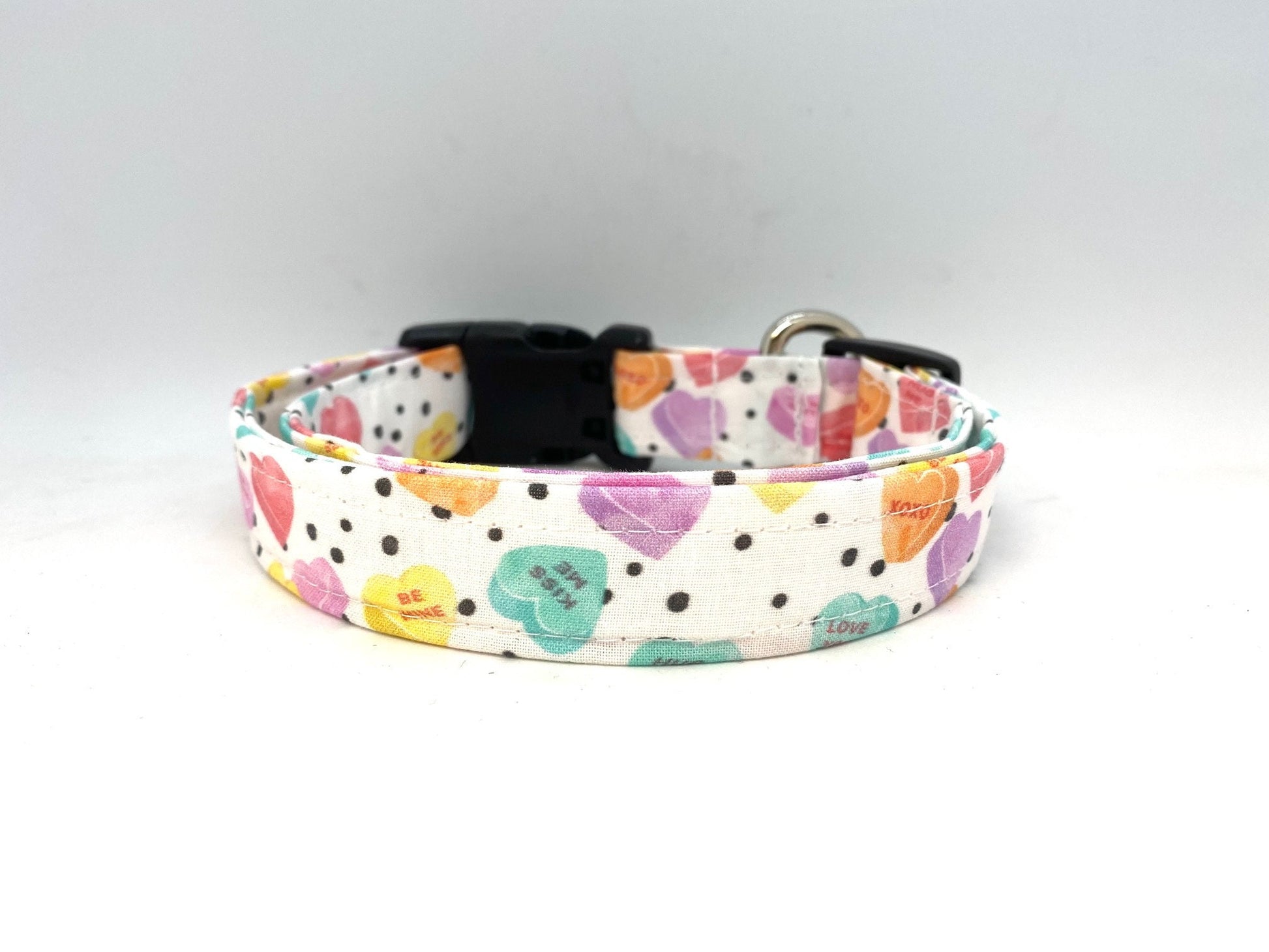 White Valentine’s Day dog collar with black polka dots, colorful conversation heart candy design