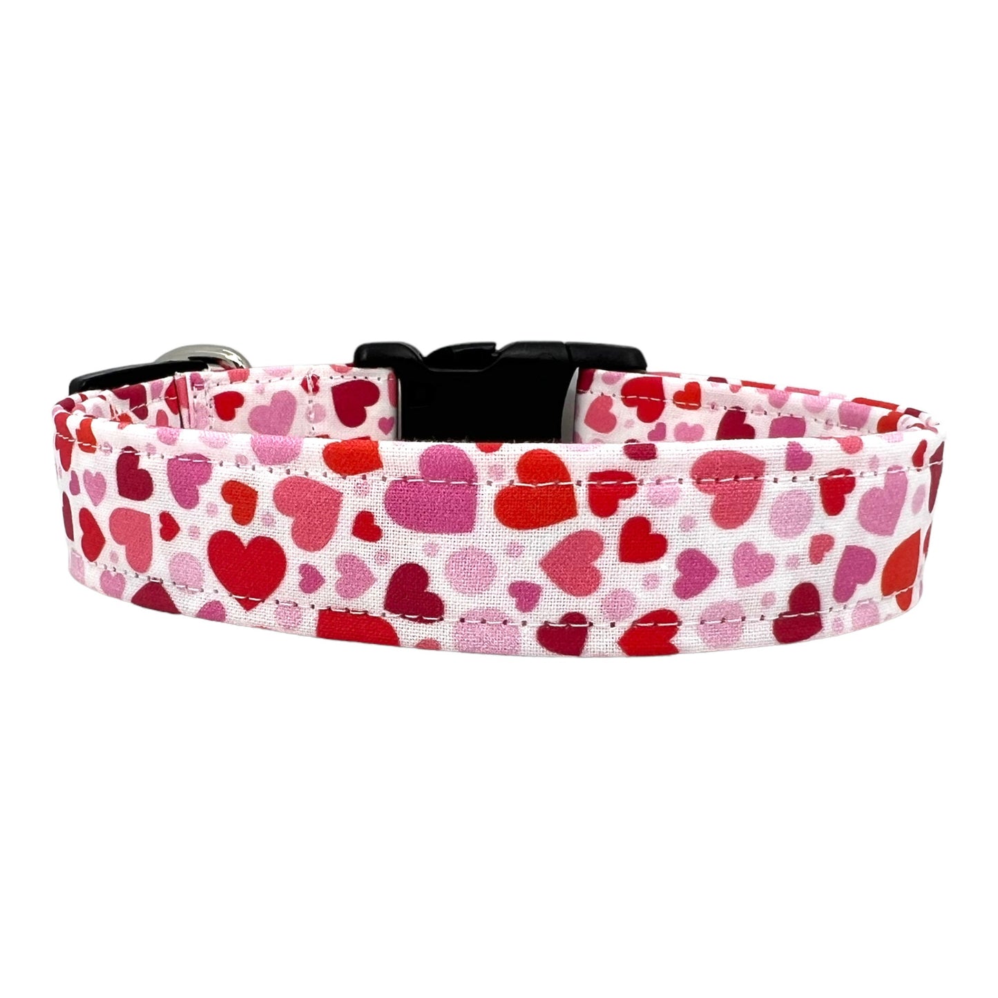 Valentine’s Day dog collar featuring red and pink hearts in various sizes, heart-themed pet collar shown flat.
