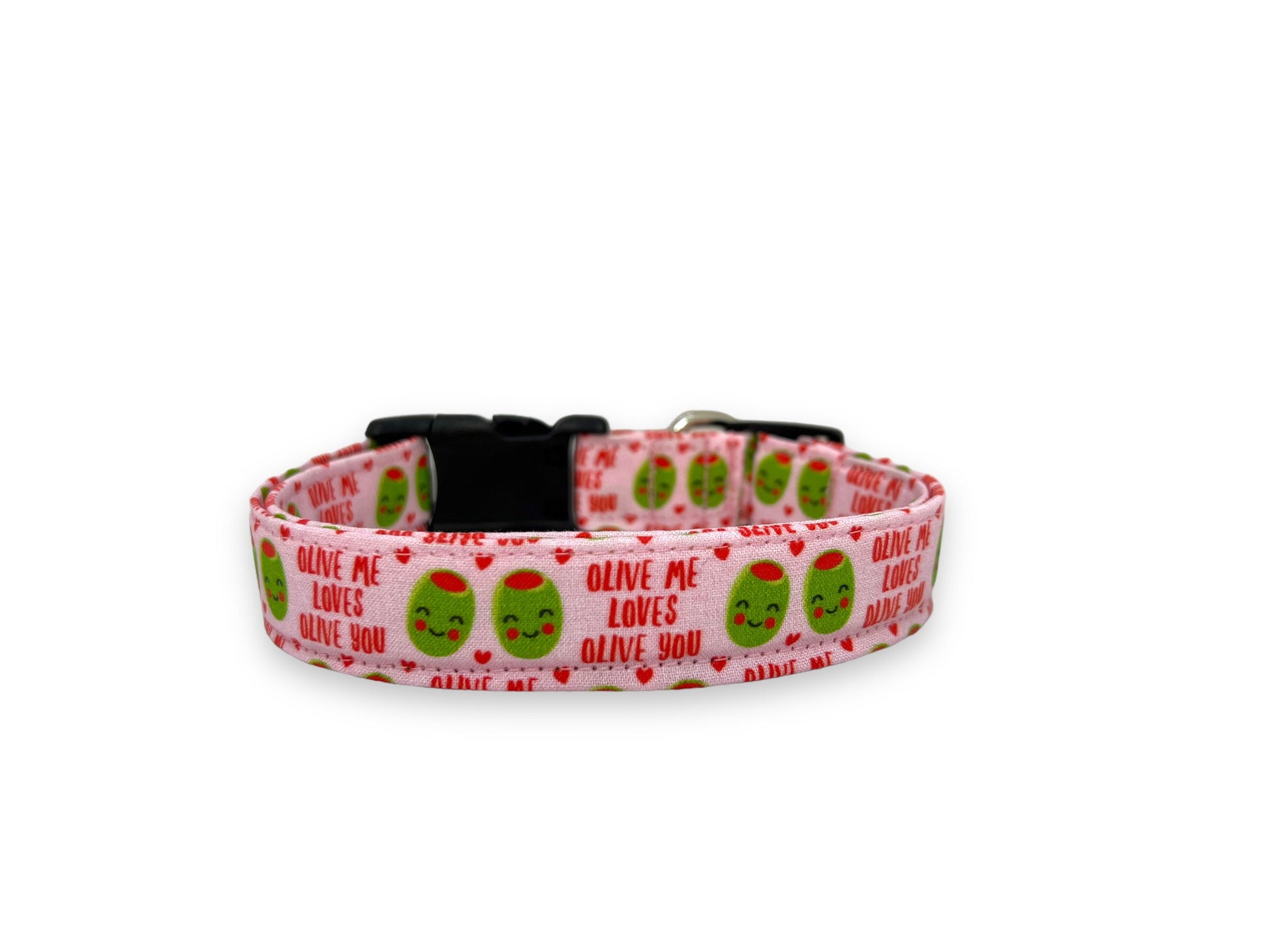 Light pink Valentine’s Day dog collar with heart olive design and “Olive Me, Loves Olive You” text. 