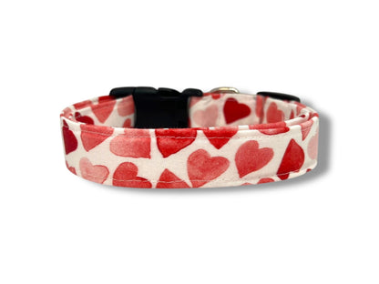 White Valentine’s Day dog collar with red and pink watercolor heart pattern, romantic heart-themed accessory for dogs