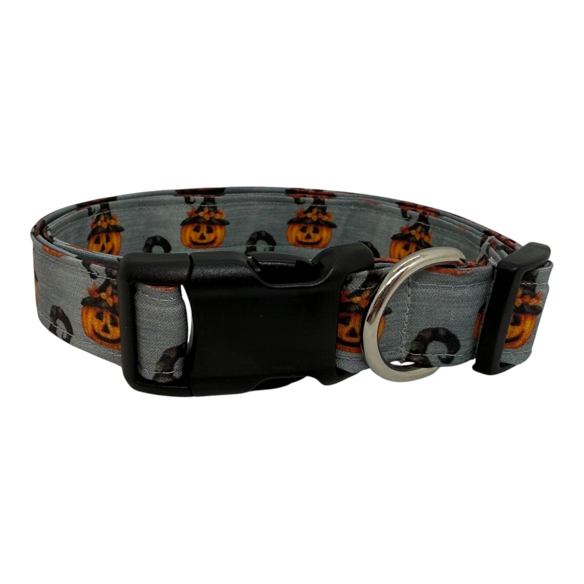 Gray Halloween dog collar with repeating jack‑o‑lanterns in witch hats.